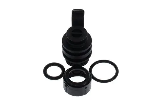 Schwarzer Adapter mit mehreren Dichtungen und Ringen, wahrscheinlich für einen Strömungsfühler von Bosch. Teile sind deutlich sichtbar angeordnet.